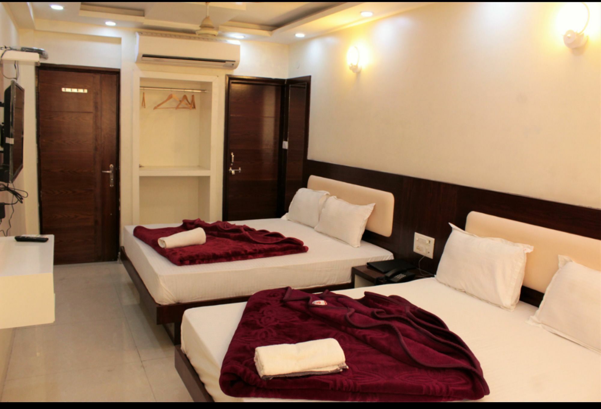 דלהי Hotel Le Mem מראה חיצוני תמונה